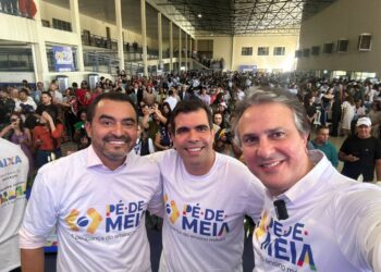Ao lado de Ministro e Governador, Ayres elogia Pé de Meia e defende redução da evasão escolar