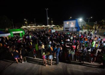 Cine Sustentável Sicredi exibe filmes em praça pública em Ipueiras