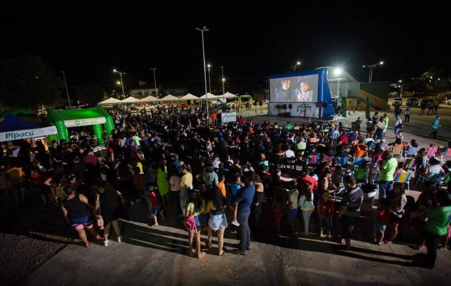 Cine Sustentável Sicredi exibe filmes em praça pública em Ipueiras