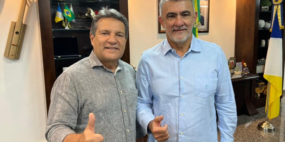 Com Amélio Cayres no 1º dia como governador em exercício, Damaso visita nova planta de atacadista de sementes