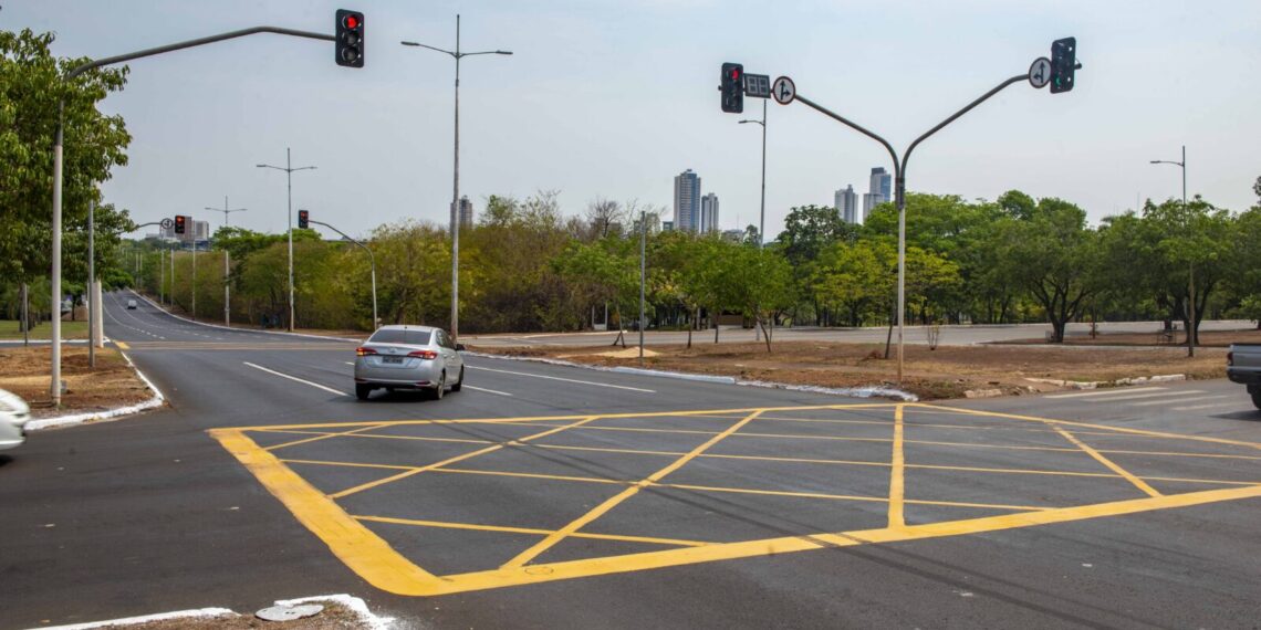 Prefeitura de Palmas implementa sinalização ‘Yellow Box’ nos cruzamentos da Avenida Teotônio Segurado