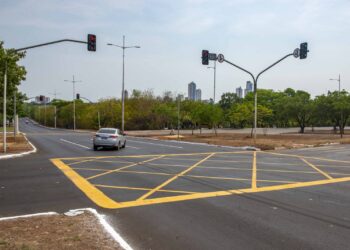 Prefeitura de Palmas implementa sinalização ‘Yellow Box’ nos cruzamentos da Avenida Teotônio Segurado
