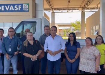 Deputado Federal Carlos Gaguim entrega caminhões para municípios do Tocantins (Foto: Divulgação)