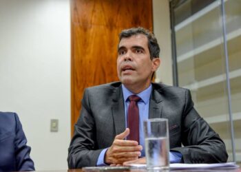 Em reunião com Carmén Lúcia, Ricardo Ayres pede consulta popular sobre emancipação de município