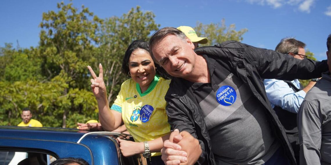 Em Palmas, Bolsonaro exalta Janad como “mulher de fé, coragem e respeito”; deputada comemora: “Grande incentivo para nossa pré-campanha”