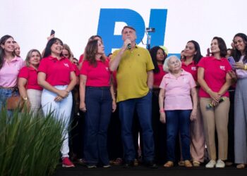 Em Palmas, Bolsonaro diz que se “orgulha” da ala feminina do PL porque não busca cotas e avisa: “Este não é um movimento feminista, mas, sim, de mulheres”