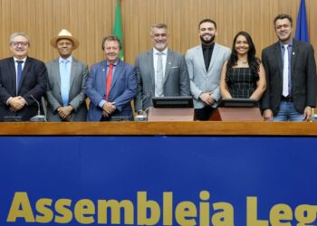 Com ausência dos tucanos, Amélio Cayres é reeleito presidente da Aleto por unanimidade