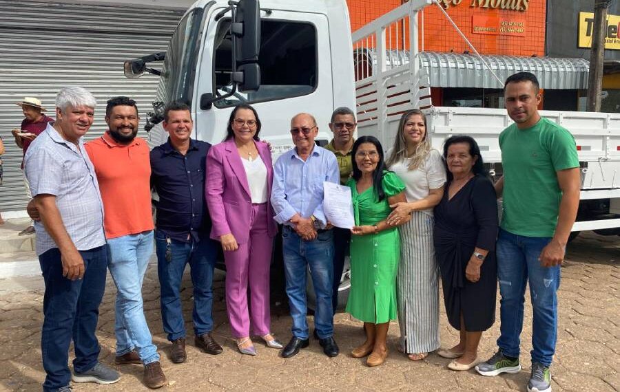 No aniversário de Buriti, Lázaro Botelho destaca parceria em prol do desenvolvimento do município
