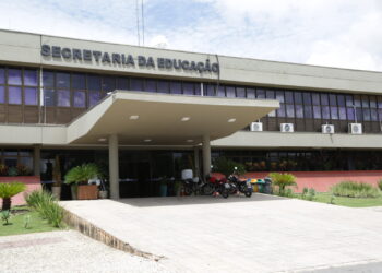 Estado institui comissão para elaborar novo PCCR da Educação; legislação abordará salários, formação continuada e condições de trabalho