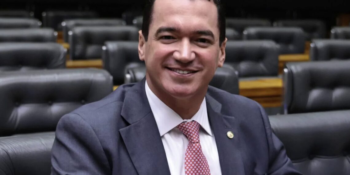 EM OFF | Prefeito de Palmeiras diz que foi para o UB por não confiar em Alexandre; para deputado, Jr Noleto “desidratou” o MDB; cogitado para a presidência do Podemos, Luxemburgo nega a possibilidade