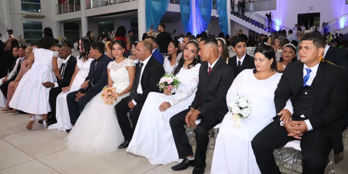 Prefeitura de Gurupi oficializa união de 100 casais em mais uma edição do Casamento Comunitário