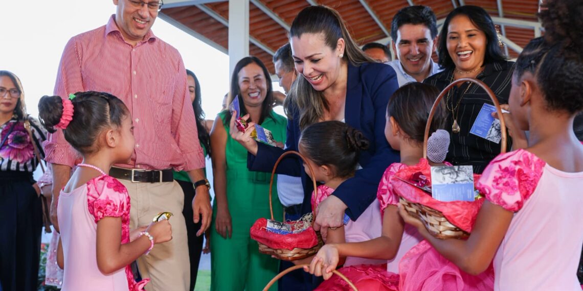 Na entrega da ampliação e reforma de escola de tempo integral, Cinthia diz que sua gestão é a que mais entregou unidades educacionais na história de Palmas