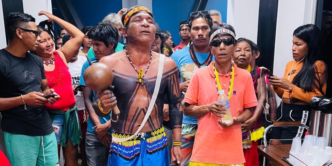 Após indígenas serem barrados em audiência por portarem instrumento musical, Vozes do Tocantins emite nota de repúdio; MPE nega ter restringido acesso