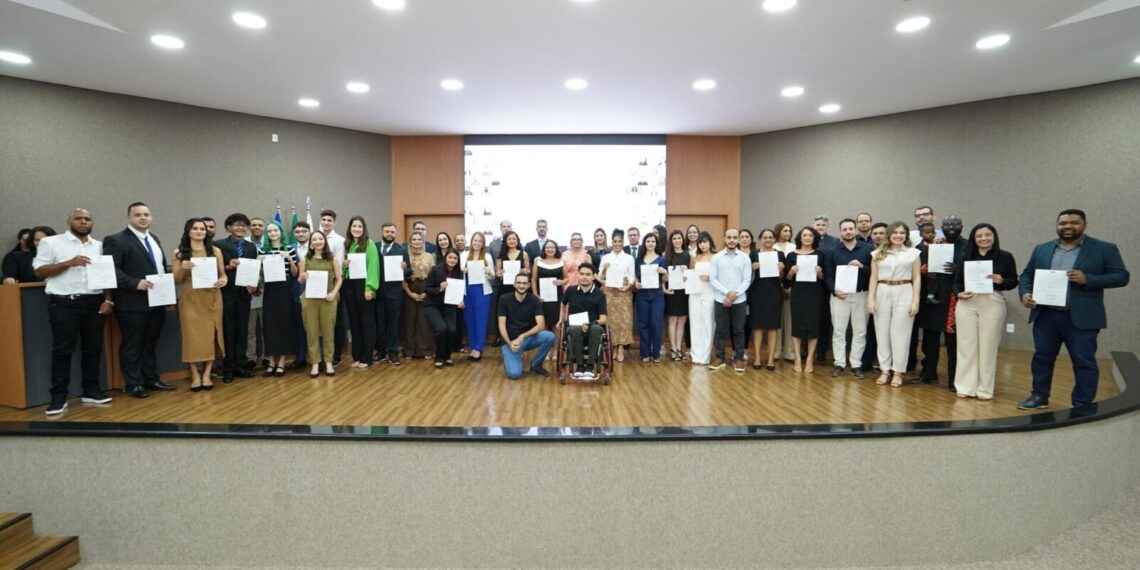 MPE empossa dois promotores substitutos e 31 novos servidores aprovados em concurso