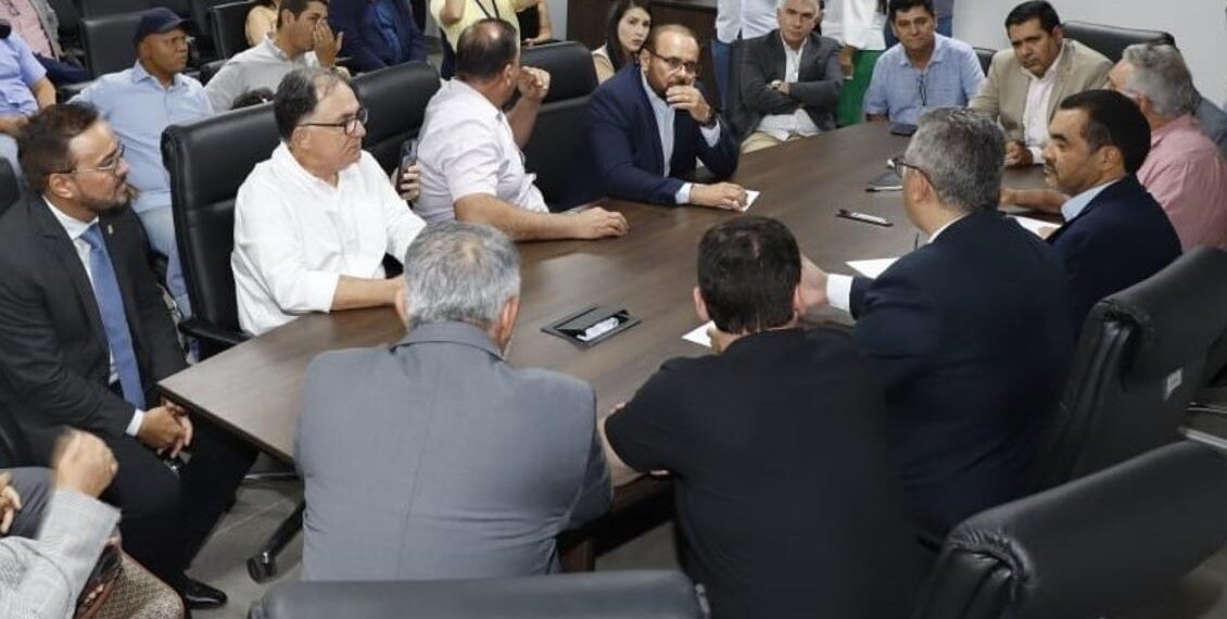 Governador Wanderlei, Marcus Marcelo e Aciara discutem redução do ICMS do combustível da aviação para atrair empresas para Araguaína