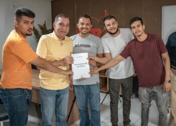Filiados do PSB entregam a Amastha carta com propostas de políticas públicas para a juventude: “Participação valiosa”