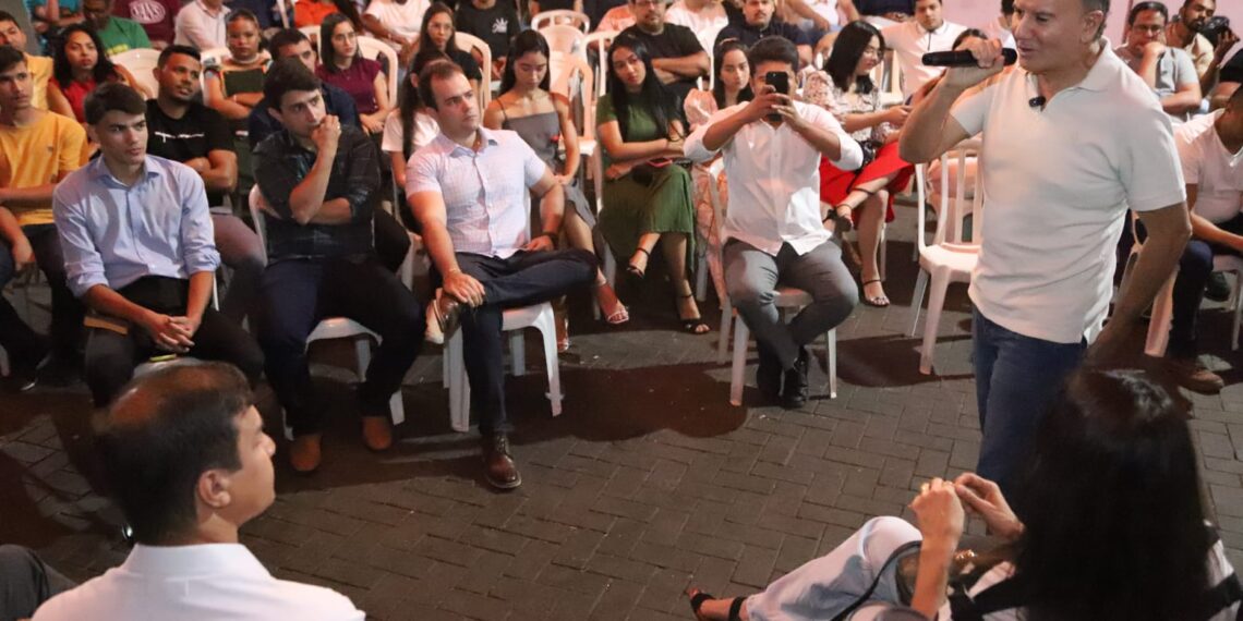 Em pré-campanha, Eduardo Siqueira tem encontro com juventude do Ministério Madureira e garante que jovens vão decidir eleição em Palmas