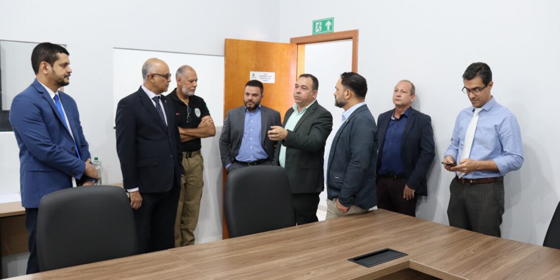 Equipe do TRE-TO conhece Centro Integrado de Comando e Controle da SSP e debate atuação durante período eleitoral
