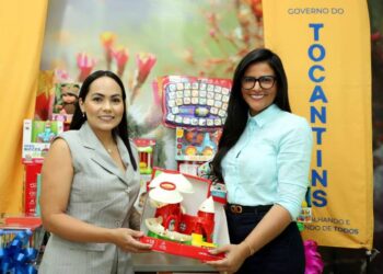 Primeira-dama Karynne Sotero entrega doações de brinquedos para ala infantil do Hospital Regional de Araguaína