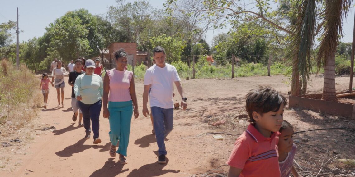 Em pré-campanha, Jorge Frederico visita setor Deus é Fiel e dispara contra falta de infraestrutura: “É a Araguaína que eles escondem”