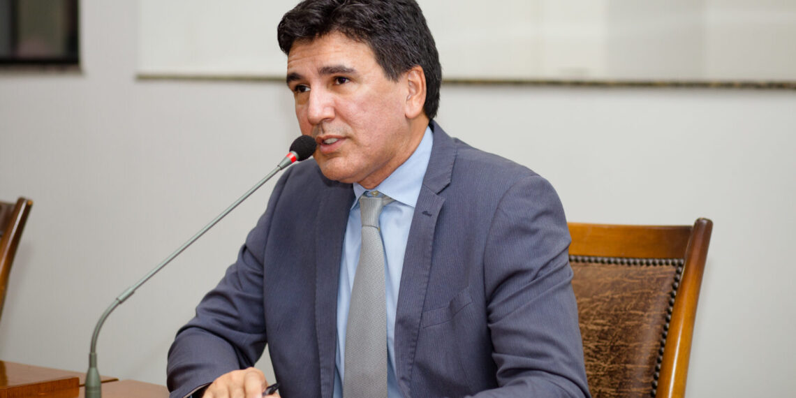 Lei de autoria de Júnior Geo, Estado sanciona Política Estratégica de Saúde Mental 