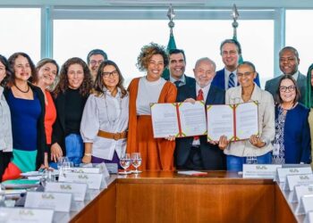 Lula reúne relatores da Câmara e sanciona projetos que beneficiam estudantes e o meio ambiente
