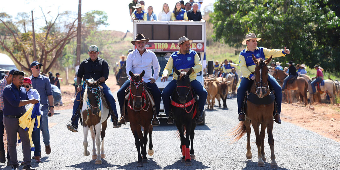 Governador em exercício, Amélio Cayres prestigia cavalgada em comemoração aos 33 anos de emancipação de Recursolândia