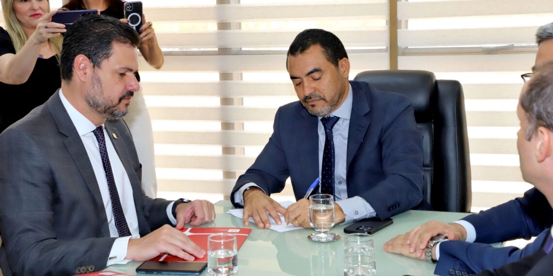 Governador Wanderlei recebe corregedor nacional do MP e firma compromisso de implementar adicionais para o combate ao feminicídio 