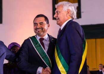 Wanderlei Barbosa recebe Ordem do Mérito Anhanguera de Goiás das mãos do governador Ronaldo Caiado