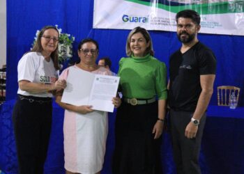 Prefeita Fátima Coelho entrega mais 141 títulos de imóveis urbanos em Guaraí, em parceria com TJTO; moradores aguardavam momento há 24 anos
