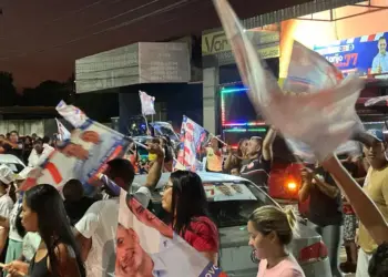 Em Miracema, Aprijo Ribeiro reúne militância em adesivaço na Avenida Tocantins