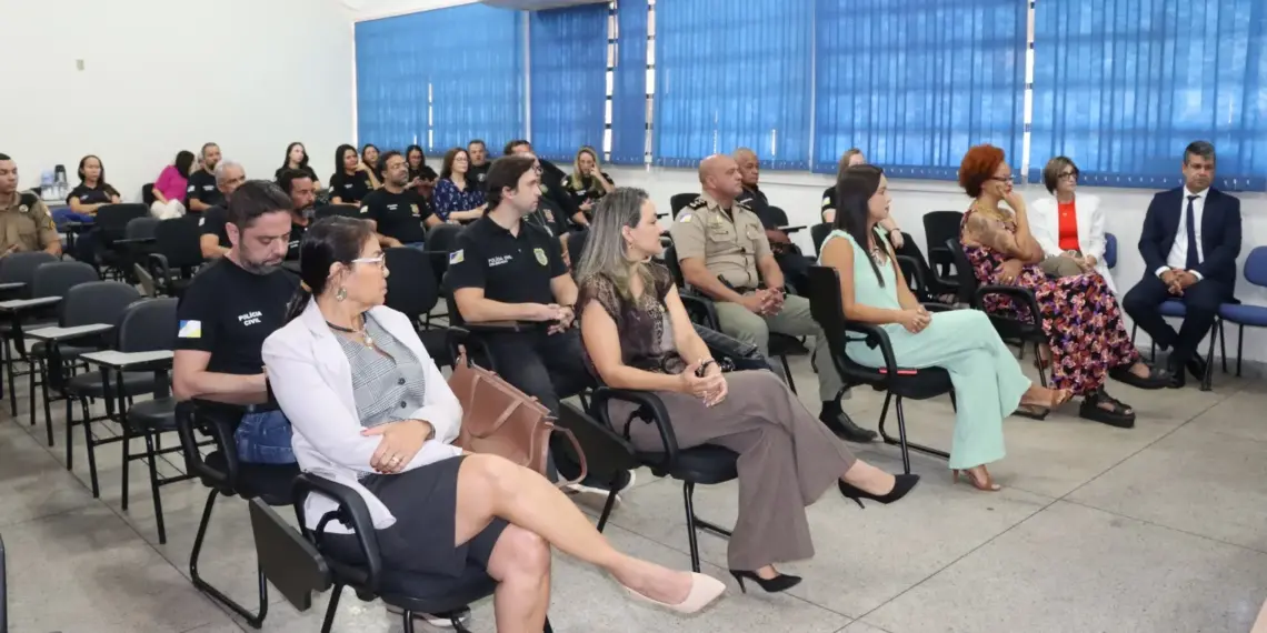 Operadores de segurança pública participam do curso de Polícia Antirracista, numa parceria do Estado com Ministério da Justiça