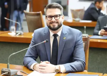 Depois do Saúde Metropolitana, deputado Mantoan cobra transparência na fila de espera de paciente