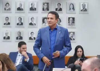 Projeto de Lei de Carlos Gaguim propõe incentivos à contratação de idosos pelo Poder Público