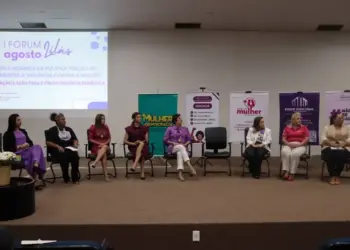 Em Araguaína, 1º Fórum Agosto Lilás debate os avanços e desafios das políticas públicas no combate à violência contra a mulhe