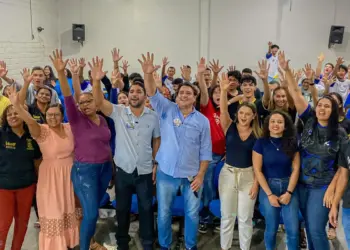 Fortes e Juarez recebem convite para apadrinhar turma do Ensino Médio e firma compromisso de criar Secretaria da Juventude