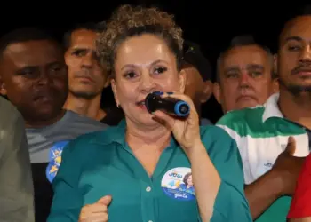 Prefeita Josi se compromete a construir Escola de Tempo Integral no setor Campo Bello e tem reunião com DCE da Unirg