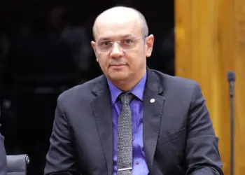 Deputado Júlio Oliveira propõe isenção de taxas para abertura de MEI a inscritos no CadÚnico