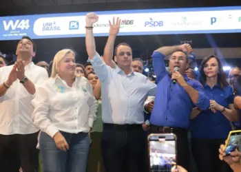 Com 8 partidos e com os 3 senadores no palanque, prefeito Wagner tem candidatura à reeleição homologada em Araguaína: “Crescer 20 anos em 4”