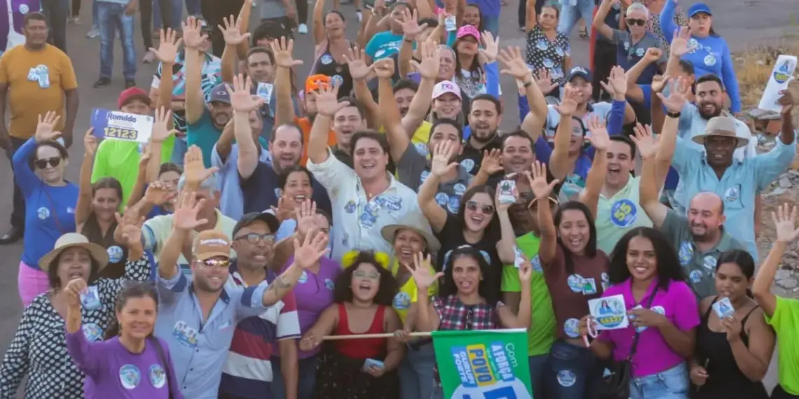 Em caminhada na Vila São José, Eduardo Fortes defende construção de balneário e se compromete com revitalização do asfalto