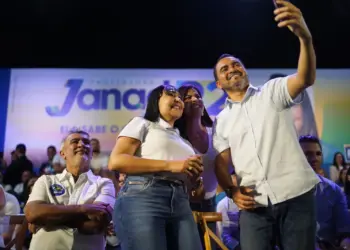 EM OFF | Irmão de Laurez diz em convenção que não vai fazer como Wanderlei fez com seu vice; uma ausência na convenção de Janad chamou a atenção; base de Wanderlei quer evitar Irajá em palanques; a “bomba atômica” do governador para Gomes