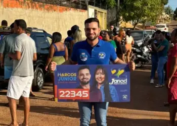 Candidato a vereador mais jovem do PL, Marcos Júnior inicia campanha com adesivaço e intensifica reuniões em Palmas