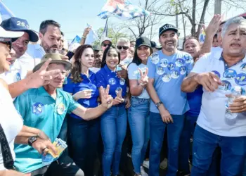 Governador Wanderlei caminha com Janad por Taquaralto e avisa: “Esta cidade conhece minha história e minha índole”