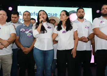 Em campanha à reeleição, prefeita Camila garante ter honrado 1º mandato: “Me dói o coração o desrespeito”, diz