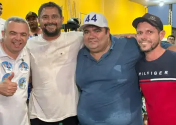 Ronivon Maciel e Joaquim realizam caminhada em Luzimangues: “Temos muito trabalho pela frente”, diz prefeito