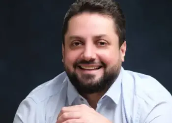 Candidato a vereador, Dr. Vinicius Pires pontua defesa da valorização profissional através do PCCR “representa dignidade profissional e a qualidade da educação