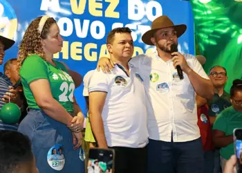 Marcos Gama e Gleicyane Barbosa promovem carreata e comício em campanha pela Prefeitura de Rio Sono