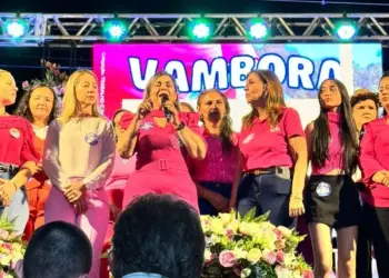 Prefeita Fátima mobiliza Nilmar Ruiz em comício em Guaraí e garante criação do Centro de Atendimento à Mulher