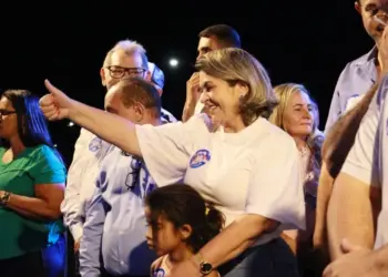 Em comício no setor Pestana, prefeita Fátima Coelho apresenta plano de construir 288 casas populares para famílias de baixa renda