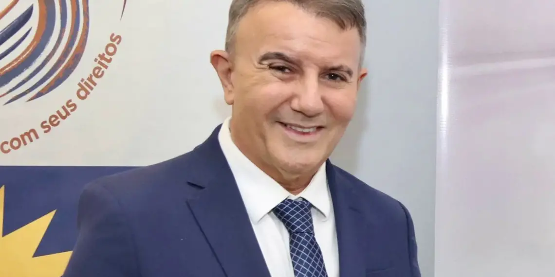 Justiça manda Eduardo Siqueira retirar divulgação do agregador de pesquisa da CNN de suas redes sociais; pedido foi feito pela coligação de Janad